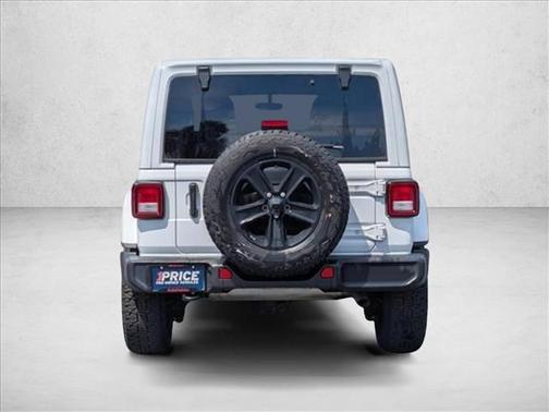 Bright White Clearcoat 2022 Jeep Wrangler Unlimited Sahara
