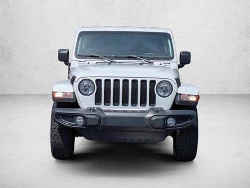 Bright White Clearcoat 2022 Jeep Wrangler Unlimited Sahara