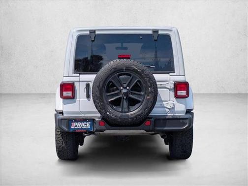Bright White Clearcoat 2022 Jeep Wrangler Unlimited Sahara