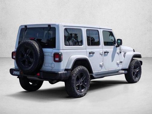 Bright White Clearcoat 2022 Jeep Wrangler Unlimited Sahara