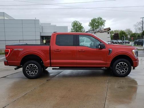 Hot Pepper Red Metallic Tinted Clearcoat 2023 Ford F-150 XLT