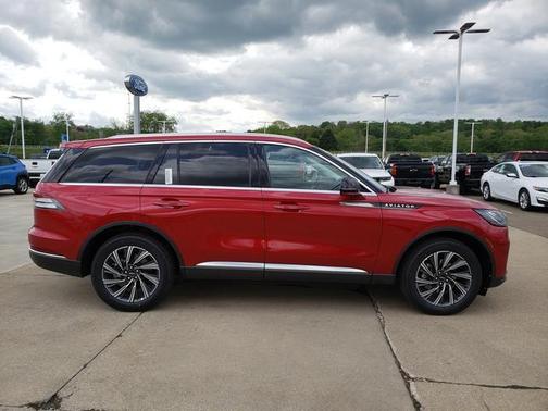 Red Carpet Tinted Clearcoat 2026 Lincoln Aviator Premiere