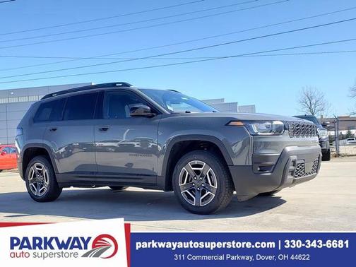 Sting-Gray Clearcoat 2026 Jeep Cherokee Laredo 4x4