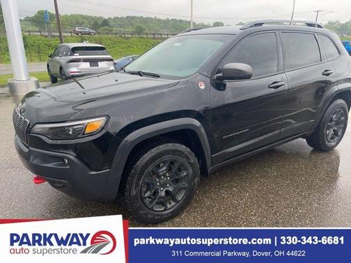 Diamond Black Crystal Pearlcoat 2019 Jeep Cherokee Trailhawk