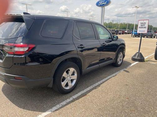 Crystal Black Pearl 2023 Honda Pilot AWD LX
