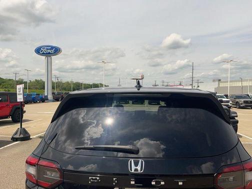 Crystal Black Pearl 2023 Honda Pilot AWD LX