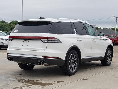 Pristine White Metallic Tri-Coat 2026 Lincoln Aviator Premiere