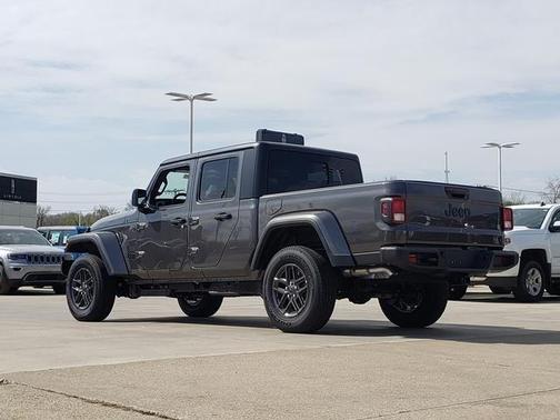 Granite Crystal Metallic Clearcoat 2026 Jeep Gladiator Sport S