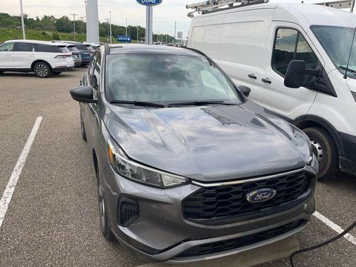Carbonized Gray Metallic 2024 Ford Escape ST-Line