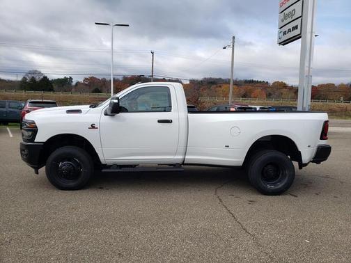2026 RAM 3500 Tradesman Regular Cab 4x4 8' Box