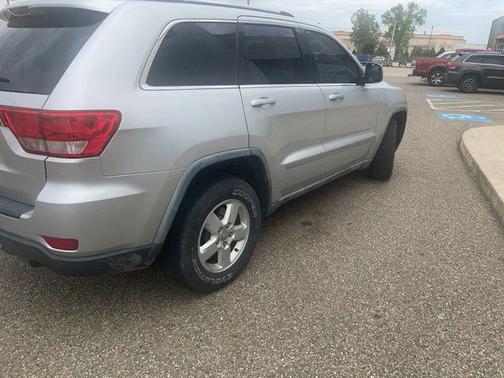 Bright Silver Metallic Clearcoat 2011 Jeep Grand Cherokee Laredo