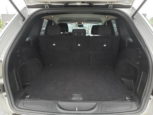 Bright Silver Metallic Clearcoat 2011 Jeep Grand Cherokee Laredo
