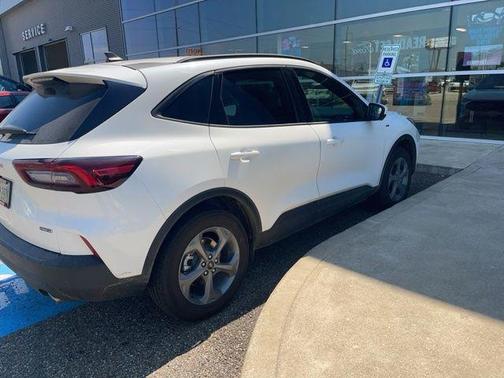 Star White Metallic Tri-Coat 2026 Ford Escape ST-Line Select