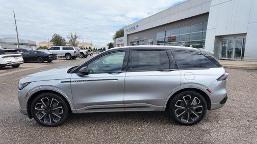 Silver Radiance Metallic Clearcoat 2026 Lincoln Nautilus Reserve