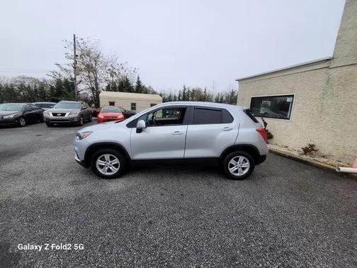 Silver Ice Metallic 2020 Chevrolet Trax LS