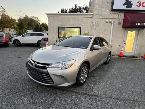 GOLD 2017 Toyota Camry XLE