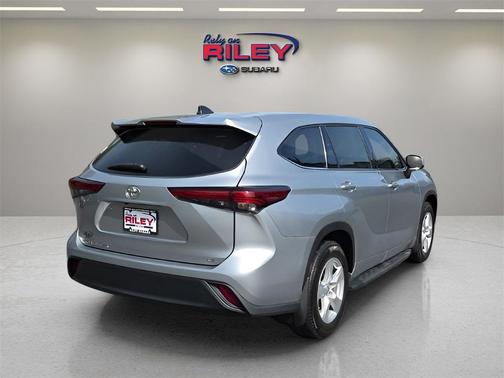 2022 Toyota Highlander LE