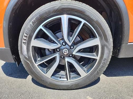Monarch Orange Metallic 2019 Nissan Rogue SL