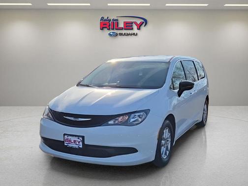 2024 Chrysler Voyager LX