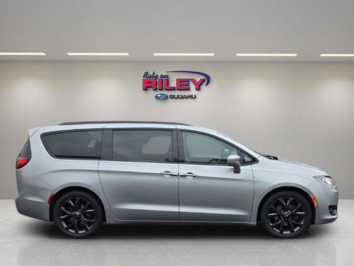 2018 Chrysler Pacifica Touring-L