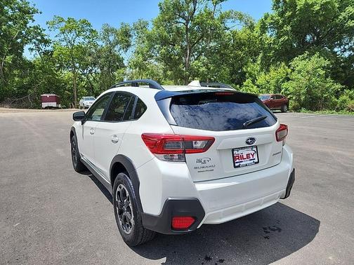 Crystal White Pearl 2022 Subaru Crosstrek Premium