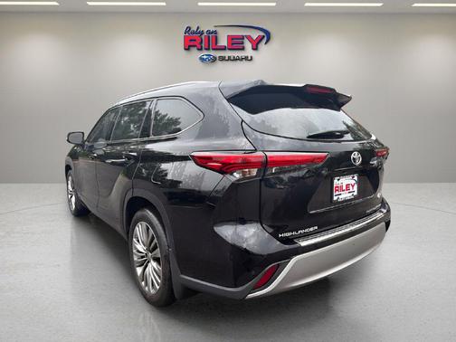 Midnight Black Metallic 2021 Toyota Highlander Platinum