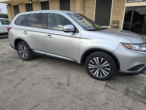 2020 Mitsubishi Outlander SE