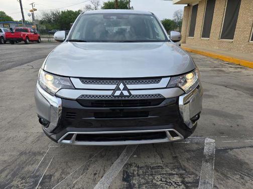 2020 Mitsubishi Outlander SE