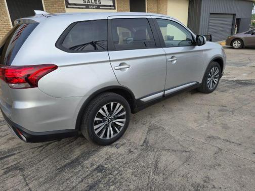 2020 Mitsubishi Outlander SE