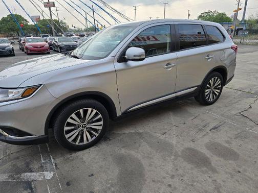 2020 Mitsubishi Outlander SE