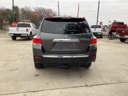 2011 Toyota Highlander SE