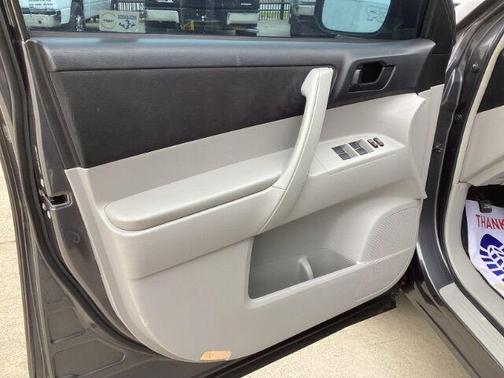 2011 Toyota Highlander SE