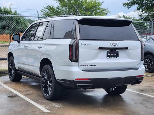 Vibrant White Tricoat 2026 Cadillac Escalade Sport Platinum