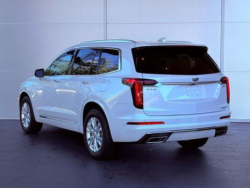 2025 Cadillac XT6 Luxury FWD