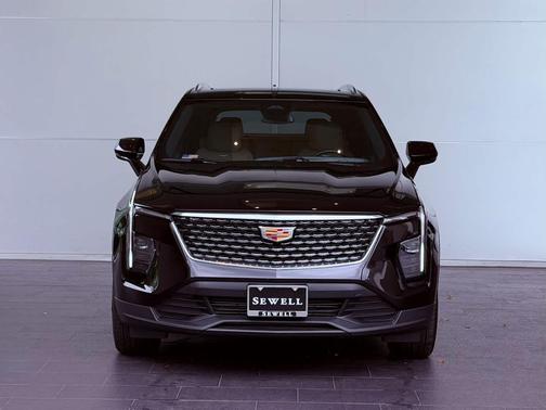 Stellar Black Metallic 2024 Cadillac XT4 Luxury