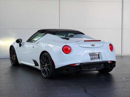 2015 Alfa Romeo 4C Spider Base