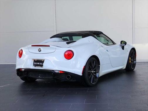 2015 Alfa Romeo 4C Spider Base