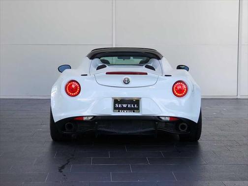 2015 Alfa Romeo 4C Spider Base