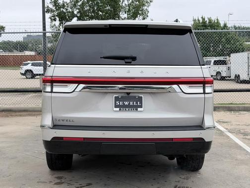 Ceramic Pearl Metallic Tri-Coat 2023 Lincoln Navigator Reserve