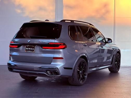 2025 BMW X7 M60i