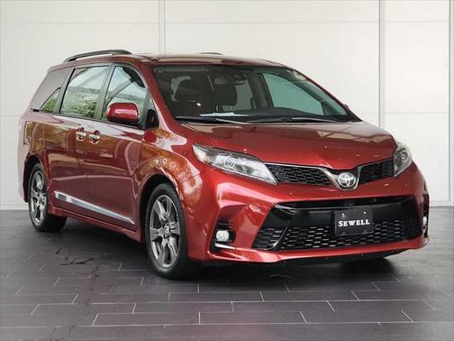 2020 Toyota Sienna SE