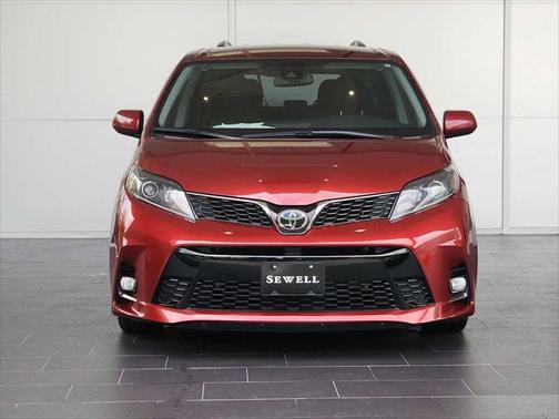 2020 Toyota Sienna SE