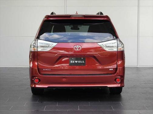 2020 Toyota Sienna SE