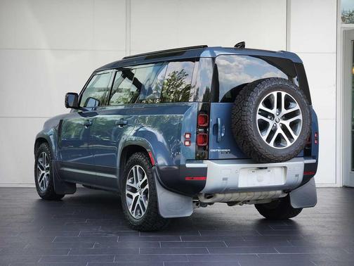 2020 Land Rover Defender 110 SE