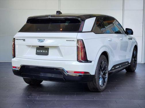 2025 Cadillac Escalade IQ Sport 2