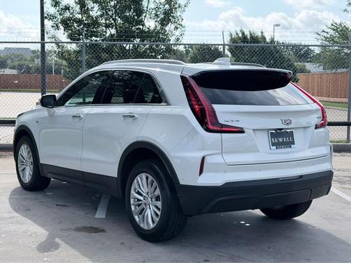 Crystal White Tricoat 2024 Cadillac XT4 Luxury