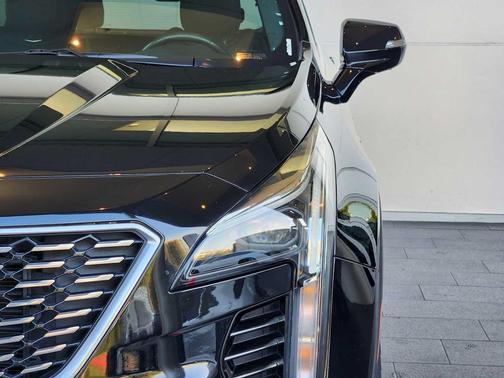 2022 Cadillac XT4 Premium Luxury