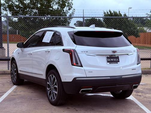 Crystal White Tricoat 2023 Cadillac XT5 Sport