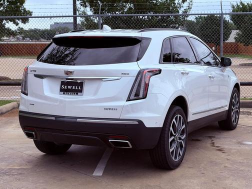 Crystal White Tricoat 2023 Cadillac XT5 Sport