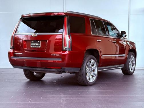 2018 Cadillac Escalade Luxury
